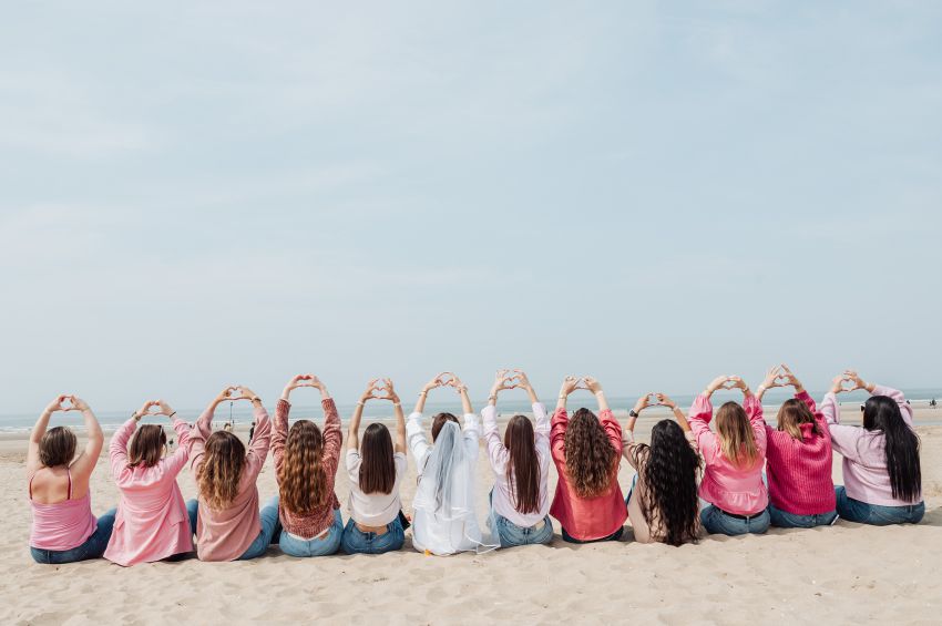team bride evjf sur la plage de deauville